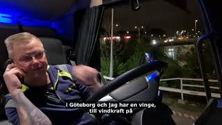 Klipp från Svenska Truckers  Andreas fastnar i rondellen [upl. by Enahc]