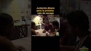 Juntando dinero para pagar la salaparecebroma saladeescape escape escaperoom okupas humor [upl. by Ahsinauj]