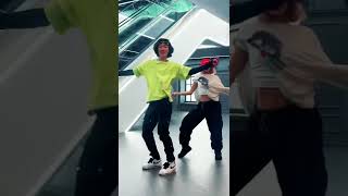 LISA amp Winners HOONY dancing to Money🤑 [upl. by Aurore]