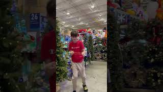 Cool yoyo tricks while looking at cool Christmas decorations [upl. by Werdna784]