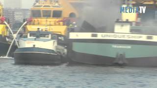 Twee zwaar gewonden bij scheepsbrand Droogdokweg Rotterdammov [upl. by Kcirdla]