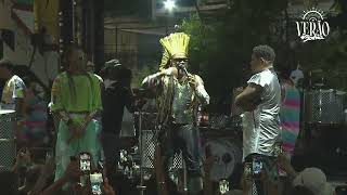 Denny homenageia Carlinhos Brown durante Ensaio da Timbalada [upl. by Ahsoj]