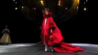 Alexander McQueen FallWinter 2008 Full Show  HQ  Original Soundtrack  EXCLUSIVE [upl. by Werdn]