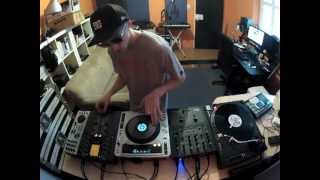 Dj BK  Pioneer CDJ Vs Technics Turntable  Scratch Comparison [upl. by Isiah23]