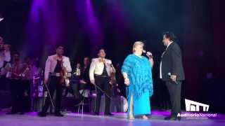 Juan Gabriel comparte escenario con Paquita la del Barrio [upl. by Kuska]