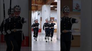 🇹🇼禮兵的儀式感，莊嚴剛正。中正紀念堂，中華民國陸軍儀隊 [upl. by Elocel]