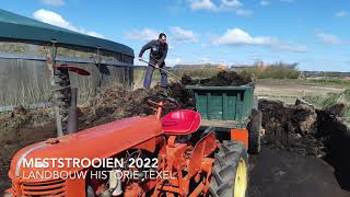 Vaste mest strooien met Massey Ferguson 712 muck spreader [upl. by Sorips]