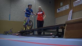 GPTV Meer variatie in gymlessen door bike trial en frisbee [upl. by Idnal940]