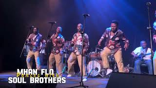 Soul Brothers  Bazobuya Live at Joburg Theatre with Mhan Flo dancing [upl. by Lecia]