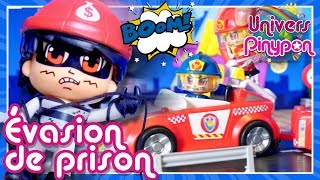 Pinypon Action police et pompiers en mission pour une évasion de prison  Le voleur séchappe  😱 [upl. by Eenwat]