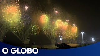 Queima de fogos levou 2 milhões de pessoas a Copacabana [upl. by Jarlen]