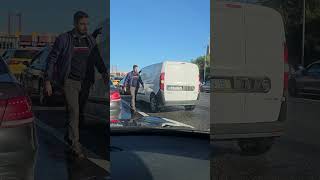 PONTE 25 abril 2 homens atacam um velhote no carro na fila do trânsito em Almada Subscribe [upl. by Salvador707]