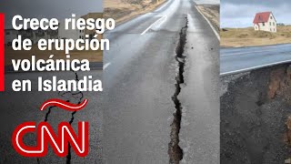 Con temblores y grietas en las calles crece riesgo de erupción volcánica en Islandia [upl. by Ahsrat809]