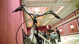 CES 2009 Schwinns EBike Has a Removable Battery [upl. by Etnaled]