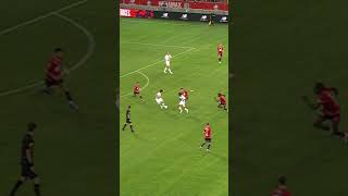 🤯 La sortie de balle de Kang In Lee 🇰🇷 ligue1 ligue1mcdonalds football skills psg kanginlee [upl. by Alfredo232]