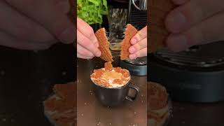 Onze koffie van 2000 is tegenwoordig vervangen door deze Stroopwafel Affogato 😍 foodhack lifehack [upl. by Oregolac]