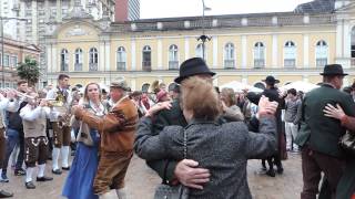 Banda da Oktoberfest anima concentração alemã em Porto Alegre [upl. by Trust]