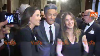 Boschi posa con Fiorello e la moglie quotTutti insieme se no scatta il gossipquot [upl. by Middleton]