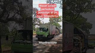 Macet akibat perbaikan jembatan di jln raya Singaparna infolalulintas [upl. by Fariss860]