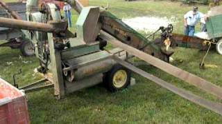 1937John Deere B shelling corn [upl. by Horvitz200]