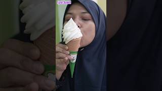 Makan Es Krim Indonesia🤩 [upl. by Fabe]