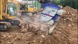 XCENTRIC RIPPER XR22 in FRANCE in 2019 First one of this model working with a Komatsu excavator [upl. by Lomaj]