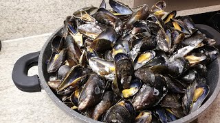 Recette Moules à la crème fraîche [upl. by Stegman]