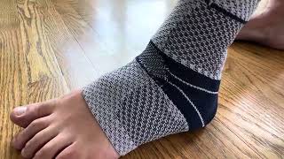 Bauerfeind MalleoTrain Ankle Support Brace Helps Stabilize the Ankle Muscles and Joints Review [upl. by Hartzel]