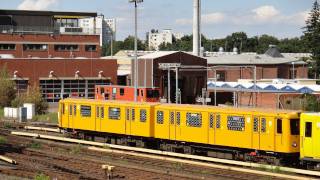 UBahn Berlin Bahnhof Olympiastadion U2 HD [upl. by Esilegna271]