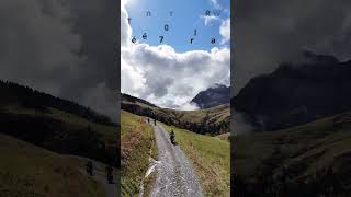 Quand tu as un oeil sur la piste et lautre sur le paysage du massif des Aravis ténéré700 f800gs [upl. by Edik521]