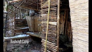 Bushcraft Camp Shelter Waldlager Lagerbau Waldläufer [upl. by Asiulairam617]