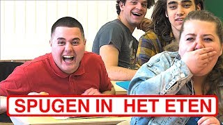 LEERLING SPUUGT IN ETEN VAN DE LERAAR [upl. by Sulienroc18]