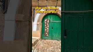 Por qué son tan grandes las puertas de Castrillo de los Polvazares rural leon pueblos [upl. by Nhguavaj]