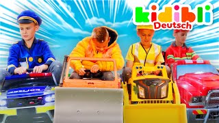 🚓Die Kinder spielen mit Autos 🚒🚜 Die Kinder tun so als würden sie spielen ⛑ Kidibli [upl. by Eisnil]