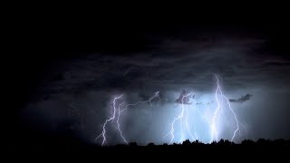 Fuera de Control  Las Tormentas del Siglo  Documental Español HD 2020 [upl. by Auqenat434]