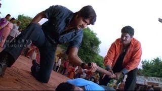 Nagarjana Action Scene  Mass Movie  Narajuna Jyothika [upl. by Vivianne]