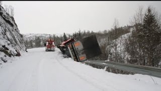 LKW stürzt 60 Meter tief Fahrer überlebt [upl. by Sakhuja]