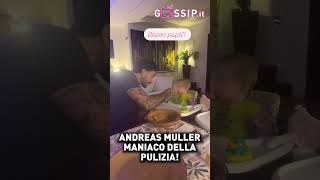 Andreas Muller maniaco della pulizia mentre da la pappa alle figlie andreasmuller gemelle [upl. by Killion]