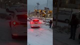 Sliding cars near Sissu ❄️ Please avoid snow drive ❄️ car accidents 😔 [upl. by Dragon]