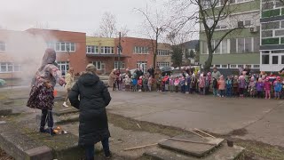 Kiszebáb égetéssel búcsúztatták a telet a Hétszínvirág Óvoda gyermekei [upl. by Sullivan]