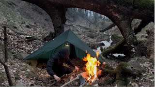 Build tent shelters and Camping in deep snow under trees [upl. by Hayton]