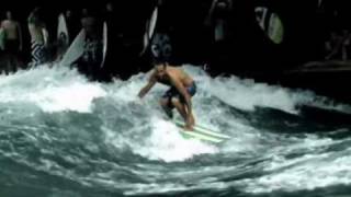 Jack Johnson surft im Eisbach München  You And Your Heart [upl. by Aenaj]