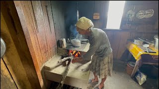 Dona vicentina com 84 anos desconhece o luxo e gosta de viver nessa vida simples raiz… [upl. by Terrilyn]