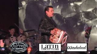 Los Tigres Del Norte Ft Paulina Rubio  Golpes En El Corazón Live [upl. by Bekha]