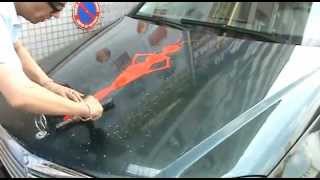 comment faire pour poser un sticker sur une voiture [upl. by Ajssatsan]