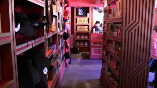 Zonkos Joke Shop in The Wizarding World of Harry Potter at Universal [upl. by Yht746]