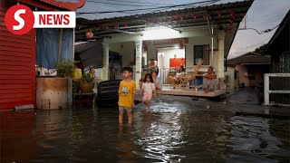 High tide phenomenon passes without incident in Klang [upl. by Mulligan208]