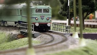 Die größte Modelleisenbahn in den Niederlanden Miniworld Rotterdam [upl. by Leugar]