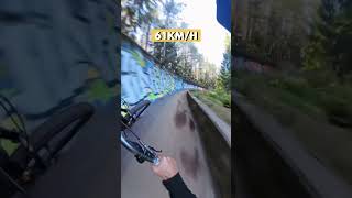 À quelle vitesse peuton rouler en VTT sur une piste de bobsleigh 👀🤯MattJones [upl. by Arocet]