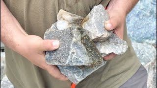 How good is quartzite for making arrowheads Flint Knapping [upl. by Suoilenroc]